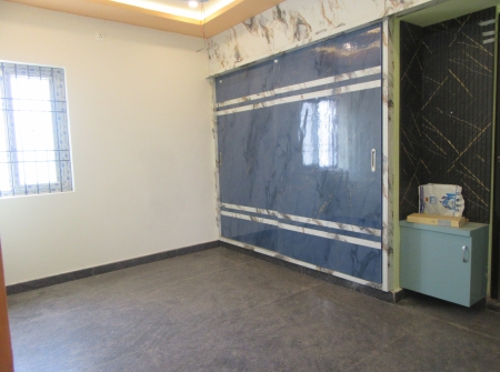 1089911211-3) Li id 410 - Childrens Bedroom.JPG
